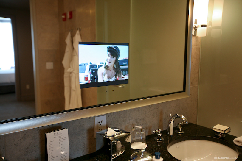 Trump Hotel Chicago - Enormous bathroom