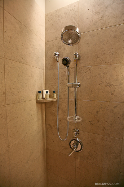 Trump Hotel Chicago - shower