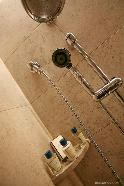 Trump Hotel Chicago - shower